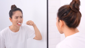 Máy tăm nước không dây 4 chế độ dùng được răng niềng Lock&Lock Cordless Oral Irrigator 200ml - Màu xanh - ENR156BLU Máy Tăm Nước Không Dây Lock&Lock ENR156BLU