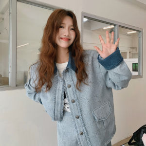 เสื้อแจ็คเก็ตสั้นสีน้ำเงินสไตล์วินเทจสำหรับผู้หญิง ฤดูใบไม้ร่วง 2025 ดีไซน์ใหม่ ขนาดเล็ก ดีไซน์เก๋ไก๋ ลำลอง แขนยาว ปกโปโล