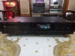 Đầu đĩa CD Luxman D-117 (thương hiệu sx hàng cao cấp của Nhật) còn mới keng zin nguyên bản.