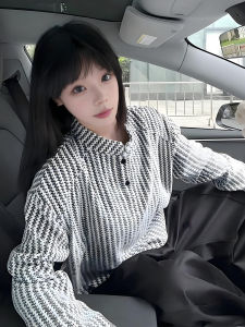 เสื้อยืดคอกลมแขนยาวทรงหลวมสไตล์อเมริกันสำหรับผู้ชาย ทรงหลวม ผ้าฝ้ายผสมโพลีเอสเตอร์ ไม่มีซิป ไม่มีฮู้ด ทรงลำลอง