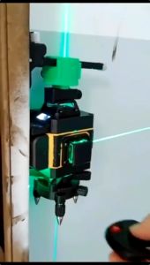 เครื่องวัดพื้นแสงสีเขียวเลเซอร์มัลติฟังก์ชั่นเครื่องปรับระดับผนังอินฟราเรด 8 เส้นเครื่องวัดพื้นผนังแสงสีฟ้าความแม่นยำสู