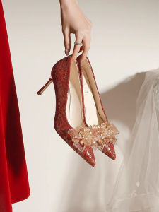 รองเท้าแต่งงานสีแดง รองเท้าส้นสูงแบบจีน รองเท้าแต่งงานแบบหนัก รองเท้าส้นบาง รองเท้าแต่งงานแบบไม่ลื่น รองเท้าแต่งงานแบบมีดอกไม้ประดับคริสตัล