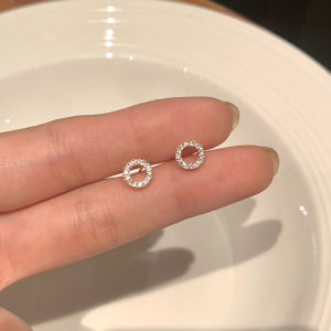 ต่างหูรูปวงกลมดีไซน์เก๋ไก๋สำหรับผู้หญิง ต่างหูแบบใหม่ที่หรูหรา ต่างหูแบบมีสไตล์ เครื่องประดับแฟชั่นสำหรับผู้หญิง