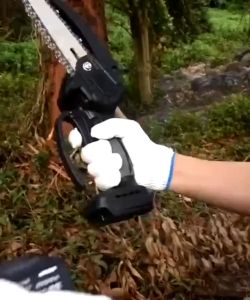 【Pengiriman segera】Chainsaw mini 6 Inch Chainsaw Chain Saw Cordless 2 baterai 6 Inch Chainsaw Cordless Chainsaw Gergaji Rantai Elektrik Mini Portable Genggam Lithium Model zp