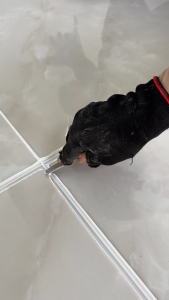 Dụng Cụ Miết Ron Gạch Bằng Thép Vonfarm – Bền Chắc Dễ Sử Dụng