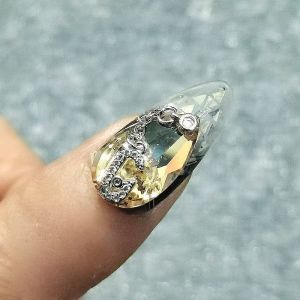 Kim Cương Làm Móng Tay Tiktok Kim Cương Giọt Nước Siêu Lấp Lánh Trang Sức Làm Móng Tay Đế Bằng Màu Đen Đồ Trang Sức Cá Tính Khoa Trương Lạ Xa Hoa Đống Kim Cương Nổi Tiếng Trên Mạng