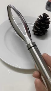 Dụng cụ đánh vảy cá bằng thép không gỉ tiện dụng trong nhà bếp - LOKING