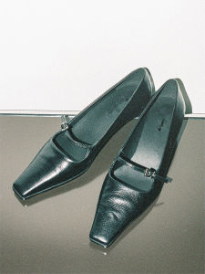 2025 New French Hepburn Style Mary Jane Cat Heel Womens Leather Low Heel Fashionable Slip-On Shoes Daily Wear Pointed Toe