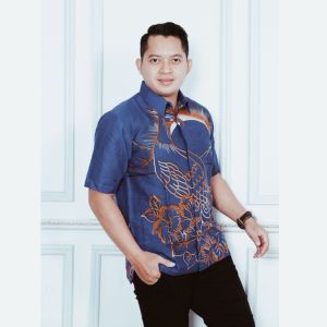 Batik Pria Lengan Pendek Dewasa Terbaru Lapisan furing Katun Sragenan Motif Merak Biru
