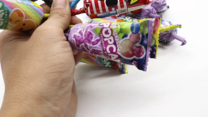 Date 11/26 Hộp 30 Cây Kẹo mút Mickey Popcan Gilco Vị Trái Cây Nhật Bản