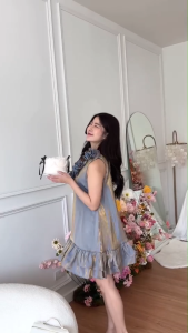 NOOZZSHOP 5511559 มินิเดรสสั้นแขนกุด ดีเทลดอกไม้ตรงคอ