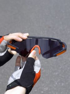 【Giao hàng địa phương】ROCKBROS Kính Đạp Xe Có Gọng Cận Kính Râm Đổi Màu Cho Nam Kính Râm Xe Đạp Phân Cực Cat.3 Kính Lái Xe 2 Tròng TR90 Có Thể Tháo Rời Kính Mắt Ngoài Trời
