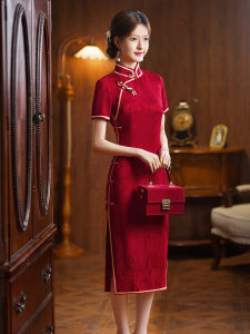 ชุดกี่เพ้าสีแดง ชุดกี่เพ้าจีนใหม่ ชุดแต่งงาน ชุดกี่เพ้าสั้น ชุดกี่เพ้าคอวี ชุดกี่เพ้าผู้หญิง ชุดกี่เพ้าผ้าฝ้ายโพลีเอสเตอร์