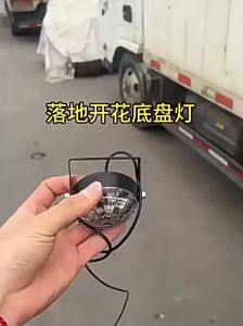 Đèn chiếu gầm xe máy xe ô tô mẫu kim loại nhiều màu ánh sáng