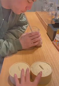 Simulated bun squeezing toy slow rebound decompression soft pinch bun with steamer for children and adults 8.5 cm colorful bun squeezing toy