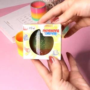 เล่นขดลวดพลาสติก ทรงกลม สีรุ้ง แบบสร้างสรรค์ เพื่อการศึกษา สําหรับเด็ก