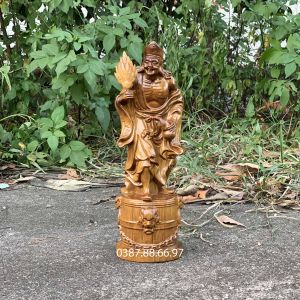 Tượng tế công cao 30cm và 40cm chất liệu gỗ bách xanh