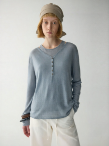 INSIS FEMME | 18-Gauge 100s Water-Soluble Wool V-Neck Fitted Knit Top