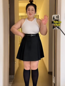 High Waist A-Line Mini Skirt for plus Size Women Autumn Winter New Style Slimming Woolen Pleated Black Half Body Skirt