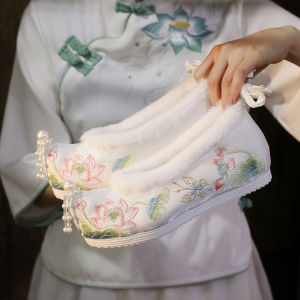 New Winter Womens Hanfu Shoes Embroidered Floral Slip-On Cotton Lined Beijing Rooster Shoes Ethnic Style mid Heel PVC Outsole