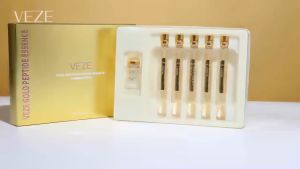 [BPOM] - VEZE Gold Protein Line Peptide Tanam Benang Tanpa Jarum Serum Perawatan kecantikan gold - VZ21316\\n\\n Apa Itu Peptide Tanam Benang Tanpa Jarum?\\n\\nPeptide tanam benang tanpa jarum adalah sebuah metode perawatan kecantikan yang menggunakan protein sintetis untuk memperbaiki tekstur kulit dan meningkatkan penampilan secara keseluruhan. Dengan menggunakan teknologi ini, proses perawatan dapat dilakukan tanpa rasa sakit atau risiko infeksi yang biasanya terjadi dalam prosedur suntikan benang.\\n\\n Manfaat Peptide Tanam Benang Tanpa Jarum\\n\\nBeberapa manfaat utama dari peptide tanam benang tanpa jarum antara lain:\\n\\n- Mengencangkan kulit dan mengurangi tanda-tanda penuaan seperti kerutan dan garis halus.\\n- Meningkatkan produksi kolagen dan elastin, yang membantu menjaga kelembutan dan kekenyalan kulit.\\n- Membantu mencerahkan kulit dan mengurangi noda pigmen.\\n- Meningkatkan sirkulasi darah dan nutrisi yang diterima oleh kulit.\\n\\n Cara Kerja Peptide Tanam Benang Tanpa Jarum\\n\\nPeptide tanam benang tanpa jarum bekerja dengan cara merangsang produksi kolagen dan elastin dalam kulit. Komponen-komponen aktif dalam produk ini dapat menembus lapisan kulit dan berinteraksi langsung dengan sel-sel kulit, sehingga membantu memperbaiki tekstur kulit dan meningkatkan penampilan secara keseluruhan.\\n\\n VEZE Gold Protein Line: Perawatan Kecantikan BPOM\\n\\nVEZE Gold Protein Line adalah produk perawatan kecantikan yang telah mendapatkan sertifikasi dari Badan Pengawas Obat dan Makanan (BPOM), Indonesia. Produk ini dirancang khusus untuk memberikan manfaat maksimal bagi penggunanya, dengan fokus pada pemulihan dan perbaikan tekstur kulit.\\n\\n Komposisi VEZE Gold Protein Line\\n\\nKomposisi VEZE Gold Protein Line terdiri dari berbagai bahan aktif yang telah terbukti efektif dalam perawatan kulit, antara lain:\\n\\n- Peptide tanam benang tanpa jarum, yang membantu meningkatkan produksi kolagen dan elastin.\\n- Vitamin C, yang membantu mencerahkan kulit dan melindungi kulit dari kerusakan akibat radikal bebas.\\n- Hyaluronic acid, yang membantu menjaga kelembutan dan kekenyalan kulit.\\n\\n Manfaat VEZE Gold Protein Line\\n\\nManfaat utama dari VEZE Gold Protein Line antara lain:\\n\\n- Mengencangkan kulit dan mengurangi tanda-tanda penuaan seperti kerutan dan garis halus.\\n- Meningkatkan produksi kolagen dan elastin, yang membantu menjaga kelembutan dan kekenyalan kulit.\\n- Membantu mencerahkan kulit dan mengurangi noda pigmen.\\n- Meningkatkan sirkulasi darah dan nutrisi yang diterima oleh kulit.\\n\\n VZ21316 Serum Kecantikan: Perawatan Kulit dengan Peptide\\n\\nVZ21316 serum kecantikan adalah produk perawatan kulit yang dirancang khusus untuk memberikan manfaat maksimal bagi penggunanya, dengan fokus pada pemulihan dan perbaikan tekstur kulit. Produk ini mengandung peptide tanam benang tanpa jarum sebagai bahan aktif utama, yang membantu meningkatkan produksi kolagen dan elastin dalam kulit.\\n\\n Cara Menggunakan VZ21316 Serum Kecantikan\\n\\nUntuk mendapatkan hasil terbaik dari VZ21316 serum kecantikan, ikuti langkah-langkah berikut:\\n\\n1. Bersihkan wajah dengan pembersih wajah yang sesuai.\\n2. Gunakan toner untuk membuka pori-pori dan membantu produk meresap lebih baik.\\n3. Aplikasikan VZ21316 serum kecantikan pada wajah dan leher menggunakan gerakan memijat yang lembut.\\n4. Biarkan produk meresap selama beberapa menit sebelum melanjutkan dengan langkah-langkah perawatan kulit lainnya.\\n\\n Manfaat VZ21316 Serum Kecantikan\\n\\nManfaat utama dari VZ21316 serum kecantikan antara lain:\\n\\n- Mengencangkan kulit dan mengurangi tanda-tanda penuaan seperti kerutan dan garis halus.\\n- Meningkatkan produksi kolagen dan elastin, yang membantu menjaga kelembutan dan kekenyalan kulit.\\n- Membantu mencerahkan kulit dan mengurangi noda pigmen.\\n- Meningkatkan sirkulasi darah dan nutrisi yang diterima oleh kulit.\\n\\n Kesimpulan\\n\\nVEZE Gold Protein Line dan VZ21316 serum kecantikan adalah dua produk perawatan kecantikan yang dirancang khusus untuk memberikan manfaat maksimal bagi penggunanya. Dengan menggunakan teknologi peptide tanam benang tanpa jarum, kedua produk ini dapat membantu mengencangkan kulit, mengurangi tanda-tanda penuaan, dan meningkatkan produksi kolagen dan elastin dalam kulit. Jadi, jangan ragu untuk mencoba kedua produk ini dan rasakan manfaatnya sendiri!\"