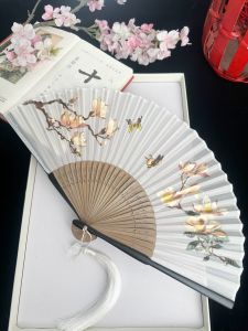 พัดลมพับแบบพกพาจีน Originalดีไซน์ ฤดูร้อน พัดลมเต้นรําสําหรับ Qipao ชุดฮั่นฝู ศิลปะแบบดั้งเดิม ผ้าไหม วัสดุกรอบไม้ไผ่