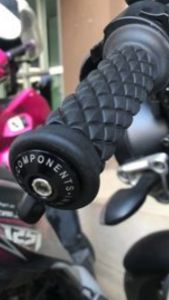 ตุ้มปลายแฮนด์ 2 ชิ้น สีดำ จุกแต่งปลายแฮนด์ งานอลูมิเนียม CNC ใส่ได้ทุกรุ่น อุดปลายแฮนด์แต่ง สำหรับมอเตอร์ไซค์ ตุ้มแต่ง ตุ้มมอไซค์