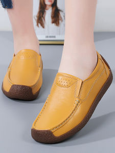 รองเท้าแบบแบนหนังวัวที่สบายสําหรับผู้หญิง ฤดูใบไม้ผลิใบไม้ร่วง กันน้ํา พื้นรองเท้านุ่ม สไตล์ K ที่เหมาะสําหรับแม่กลางคน