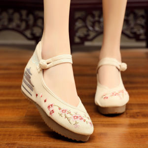 รองเท้าผ้าอีสานส้นลิ่มพื้นหนาสำหรับผู้หญิง รองเท้าผ้าปักลายชาติพันธุ์แบบสวมหัวกลม พื้นรองเท้าทำจากยางพารา