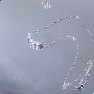 Lulu Moissanite Jewelry: Kalung Solitaire Permata Moissanite 25 Carat Lapis Emas 18K - Delvina 5 Stones Round Cut Moissanite Necklace 2.5 CT Sertifikat GRA