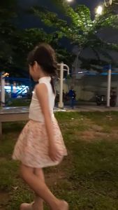 Áo croptop ba lỗ cổ lọ trắng và đen cho bé gái siêu cá tính size dưới 40kg