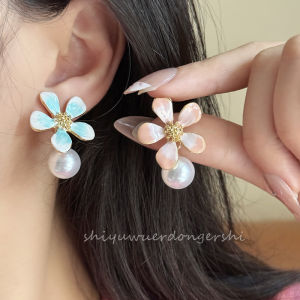 Pierced Ear Pearl Clip-Ons Blue White Gradient Flower Design Comfortable Non-Painful for Ear Sensitivity Fashion Jewelry