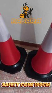Nasara 100cm Portable Reflective Black Heavy Base Safety Cone Traffic Parking Road Safety / Kon Keselamatan / 交通安全锥
