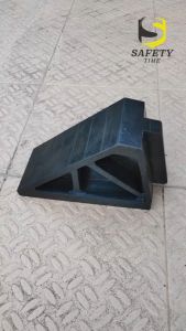 หมอนรองล้อรถ ยางห้ามล้อ สำหรับรถบรรทุกหนักๆ ที่รองล้อรถ ยางหนุนล้อ Wheel chock block หมอนหนุนล้อรถ ยางกั้นล้อรถ ประเภท ยางห้ามล้อ