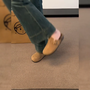 QXshop พร้อมส่ง รองเท้าแตะแฟชั่นผู้หญิง ดีไซน์แบบหัวปิดเปิดส้น วัสดุเป็นผ้าฟิวคล้ายหนังกลับ มี 3 สีให้เลือก เบาๆใส่สบาย ราคาไม่แรงด้วย