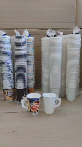 (ชุดละ 5 แพค) แก้วกระดาษ แก้วกาแฟ 8 ออนซ์ มีหู คละลาย ตราเพชร แพคละ 50 ใบ