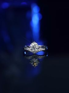 LOVETIA Cincin Fuji Moissanite 1.0 Ct Perak Asli 925 Cincin Permata Moissanite Elegan Aesthetic Sertifikat GRA BTJZ004