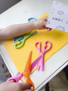 กรรไกรเพื่อความปลอดภัยของเด็ก กรรไกรสำหรับ DIY กรรไกรตัดกระดาษ กรรไกรสำหรับเด็ก กรรไกรฝึกตัด กรรไกรพลาสติด กรรไกรอนุบาล