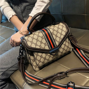 กระเป๋าสะพายข้างสี่เหลี่ยมเล็กแบบสะพายข้างสำหรับผู้หญิง กระเป๋าสะพายไหล่ขนาดใหญ่แบบเรียบง่าย กระเป๋าถือแบบลำลอง กระเป๋าผู้หญิง