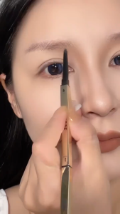 ดินสอเขียนคิ้ว เครื่องสำอางสำหรับผู้หญิง แบบหมุนออโต้ กันน้ำ พร้อมแปรง ติดทนนาน 1 ชิ้น [ผู้ขายชาวไทย พร้อมสต็อก]