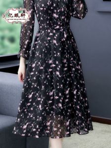 ชุดเดรสยาวผ้าชีฟองแขนยาวลายดอกไม้ไซส์ใหญ่ฤดูใบไม้ผลิและฤดูใบไม้ร่วง ปกปิดหน้าท้อง 200 ปอนด์ เสื้อโปโลผู้หญิง