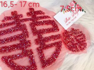 Chữ hỷ trang trí áo dài