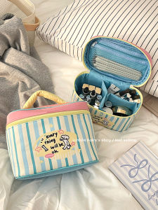 กระเป๋าแต่งหน้าแบบพกพาแบบบล็อกสี กระเป๋าเก็บของสำหรับเดินทางความจุขนาดใหญ่สำหรับกลางแจ้ง กระเป๋าเครื่องสำอางแบบมีหูหิ้วพร้อมตัวแบ่ง