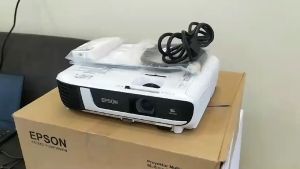 Proyektor Epson EB X51