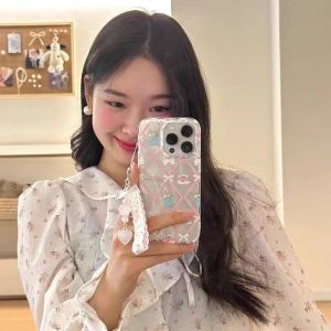 เคสโทรศัพท์ Upaitou + เคสโซ่สำหรับ iPhone 15pro 15Plus 14 13 12 11 Pro Max X XR Xs Max 8 7 6 6S Plus สาวน่ารักการ์ตูน2024ใหม่ Ins ขนนกเลเซอร์ที่เคสโทรศัพท์ขั้นสูงพร้อมราวโลหะ