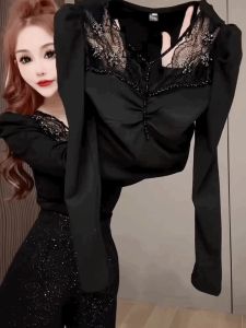 Elegant French Style Lace Splice Hanging Neck T-Shirt Womens High-End Base Shirt V-Neck Black Top Trendy Long Sleeve Commute Wind