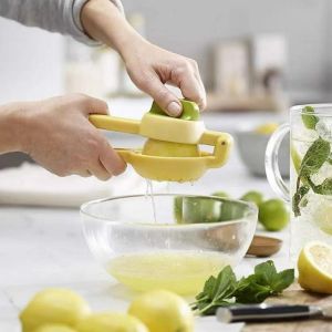 Mini Juicer Handheld Lemon Lime Squeezer Multifunctional Hand Juicer Squeezer Lemon Squeezer Easy Extraction Manual Juicer