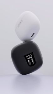 VIVAN ENC TWS INFINITY GT2S POWERFUL BASS SUPERIOR COMFORT WITH LED DISPLAY WHITE BLACK