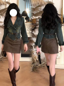 ชุดเดนิมทรงเข้ารูปสไตล์ฮ่องกงย้อนยุค ฤดูใบไม้ผลิและฤดูใบไม้ร่วง 2025 ใหม่ เอวเข้ารูป เสื้อแจ็คเก็ตยีนส์ + กระโปรงทรงเอ ชุดสองชิ้นทันสมัย