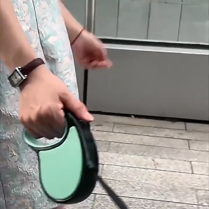 THPET สายจูงสุนัขอัตโนมัติ ยืดหดได้ ปุ่มล็อคเดียว ป้องกันกระชาก ใช้งานง่าย ยาว 3-5 เมตร แข็งแรง